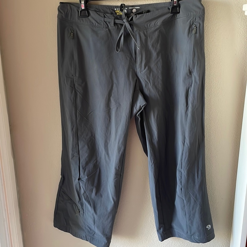 Mountain Hardware capris